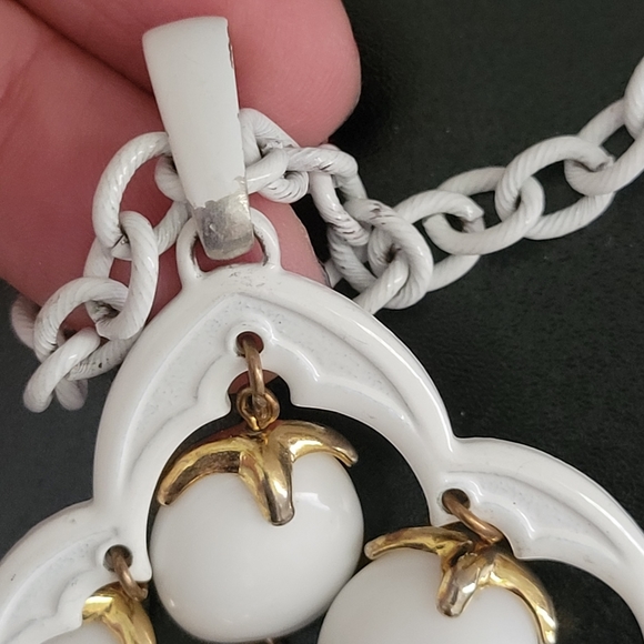 VTG "Crown" Trifari White Milk Glass Waterfall Necklace & Earrings | SIGNED - Picture 8 of 13